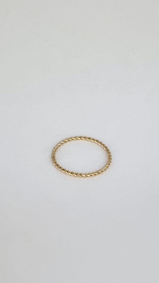 Bague torsade fine à empiler