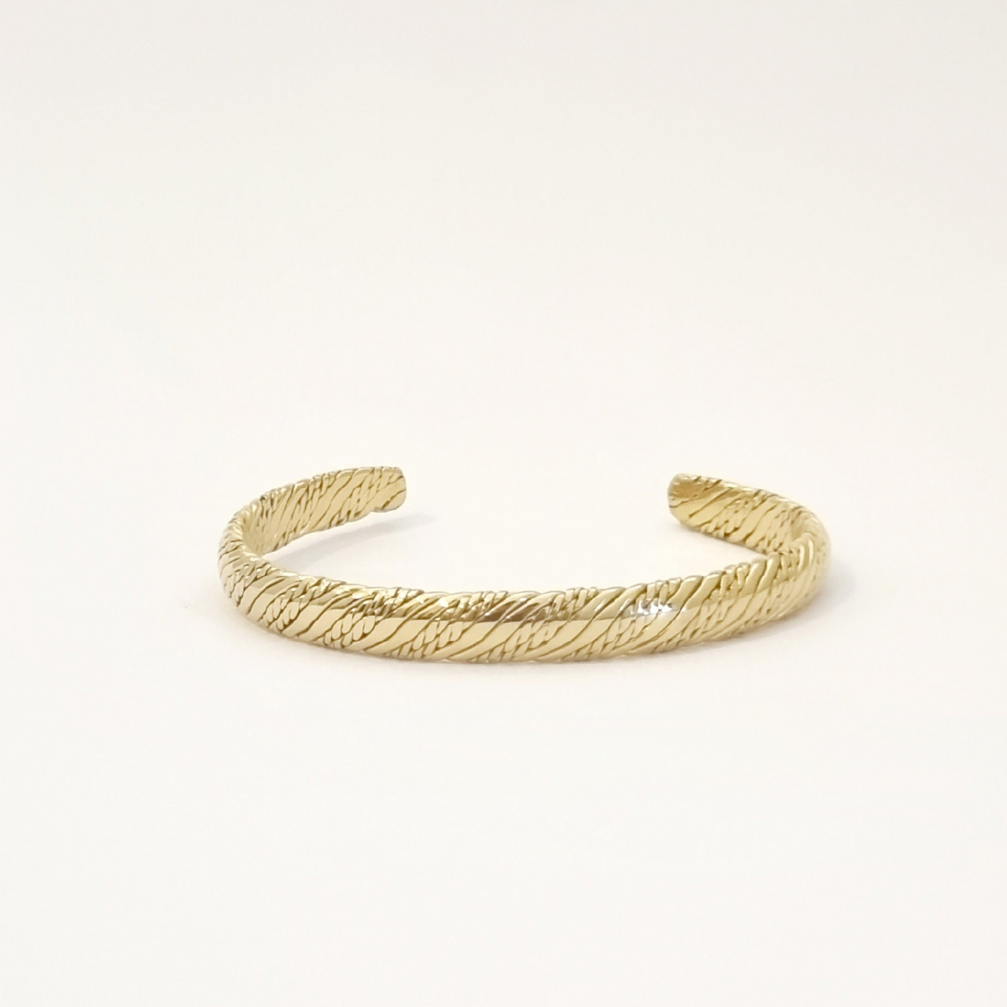ETHNIQUE • Bracelet jonc torsade texturé